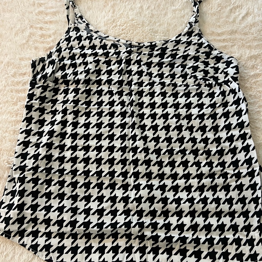 Ladies LIKE NEW Torrid | Black & White Houndstooth Camisole | Size 0